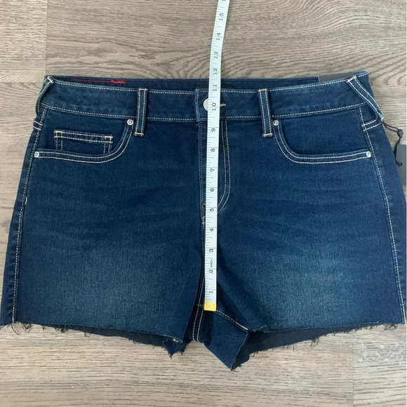 True Religion Jennie Mid Rise Raw Hem Shorts - Size 31 - Dark Scorched Wash NWT - Picture 10 of 15
